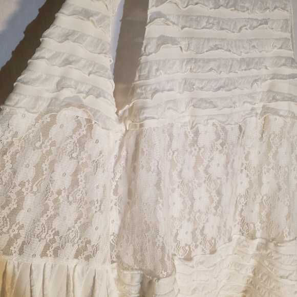 *Mod Land* Cream lace and ruffle sleeveless cover up, large - Picture 4 of 8